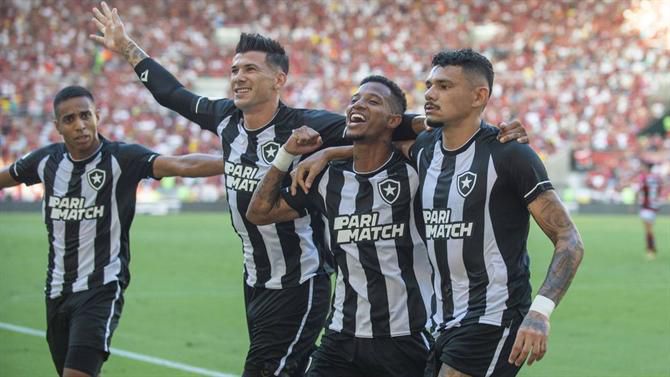 Ex-FC Porto brilha, Luís Castro (expulso) vence no Maracanã e lidera o Brasileirão! (vídeo)