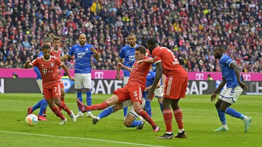 Bayern volta a desiludir e Dortmund deixa fugir vitória aos 90+7’ (a jogar com mais um!)