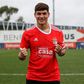 Está há 11 anos no Benfica e assinou contrato profissional