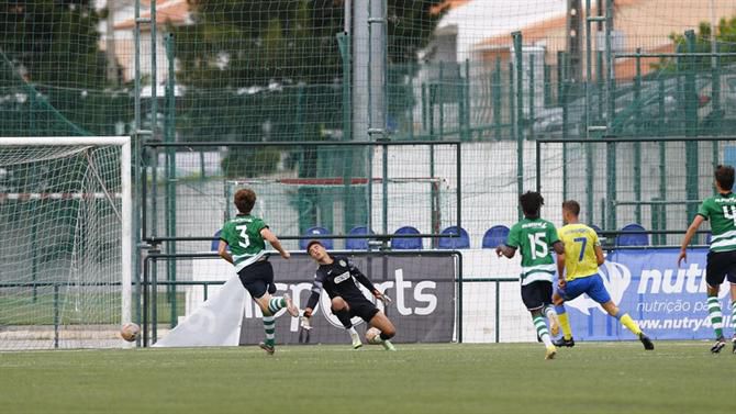 Sporting tropeça no Estoril e coloca peso no dérbi 