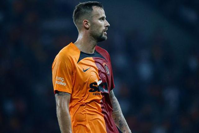 Seferovic em banho-maria