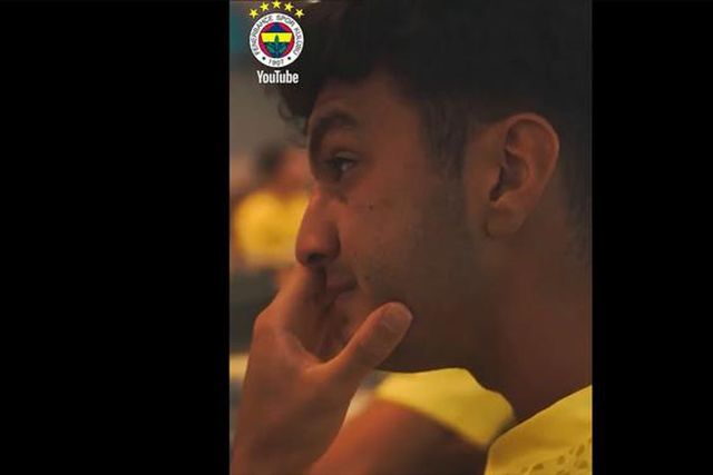 Jogador do Fenerbahçe vê apresentação de Arda Guler e não contém as lágrimas (vídeo)