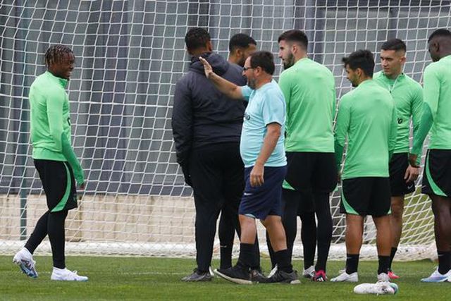 Túnel para aniversariante no último treino antes do Arsenal (veja as fotos)