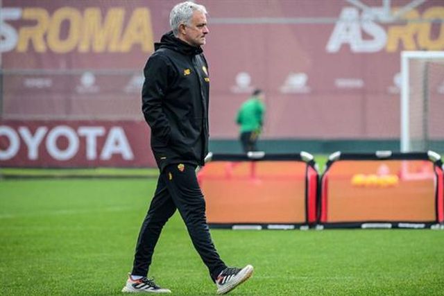 Roma entra em ‘blackout’ após castigo a Mourinho