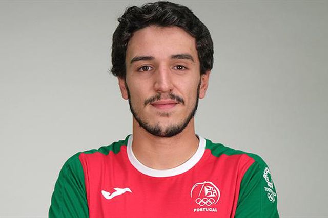 Francisco Santos bate recorde nacional mas falha final dos 100 metros costas