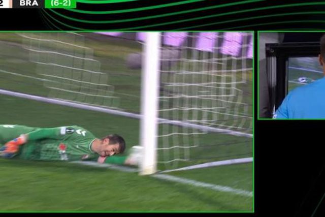Presidente da comissão de arbitragem da UEFA fala do polémico golo no Fiorentina-SC Braga