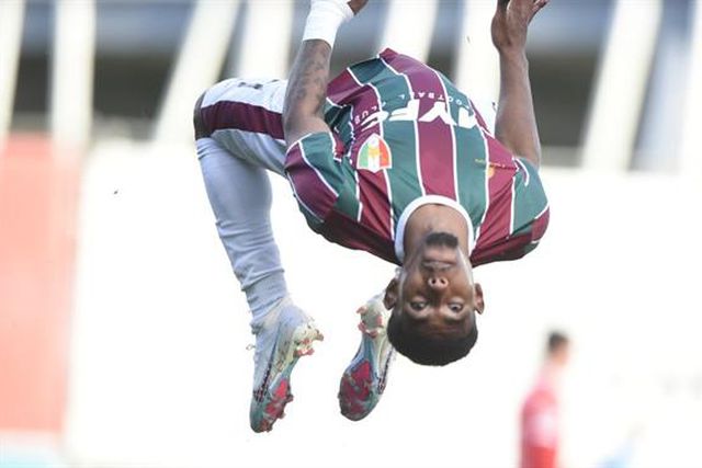 E. Amadora impõe-se no Seixal e retoma liderança