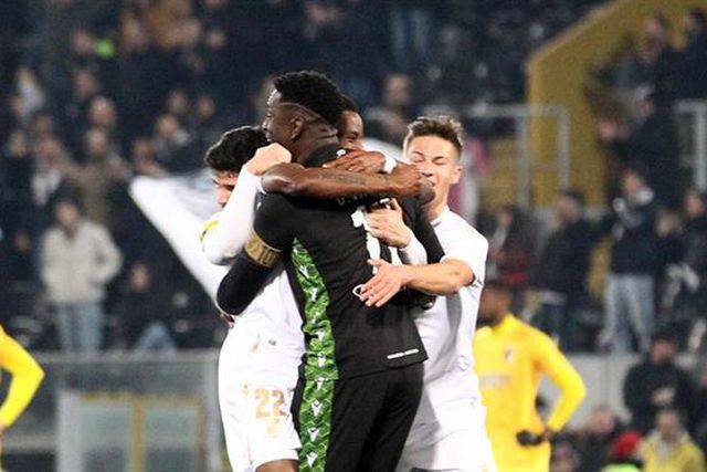 Bruno Varela decisivo: 10.º jogo sem sofrer golos