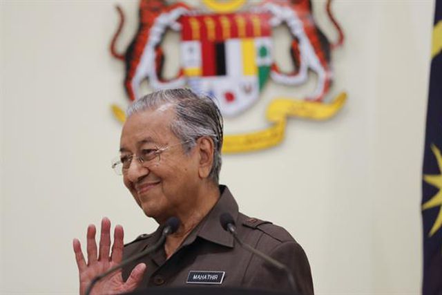 Primeiro-ministro mais velho do mundo (94 anos) renunciou ao cargo