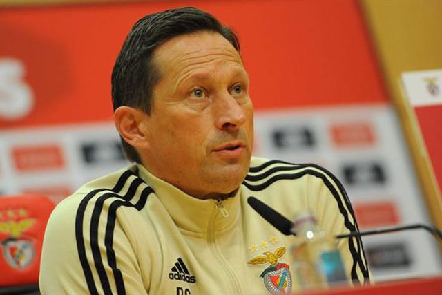 EM DIRETO ÀS 13h: Roger Schmidt lança jogo da Champions