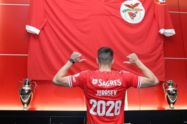 Sabe o que Jurásek fazia há três anos? «Procurava emprego...»