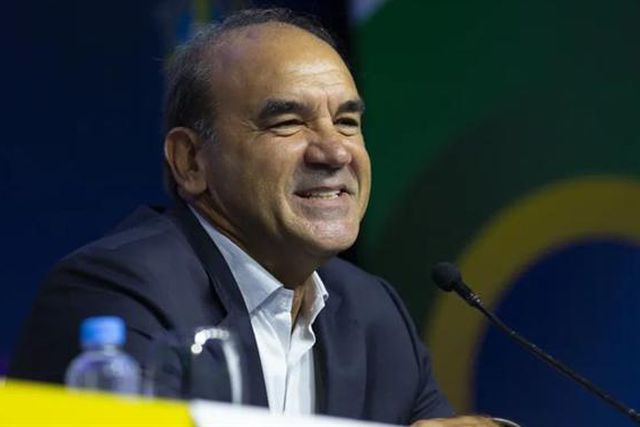 Antigo defesa do Benfica abre a porta a português na seleção