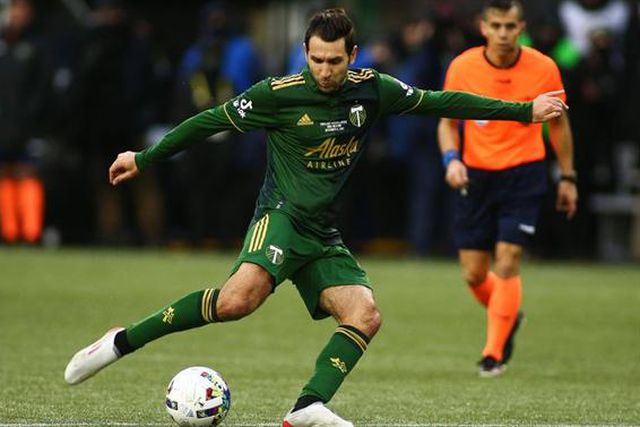 Ex-FC Porto assina por um dia... para se despedir