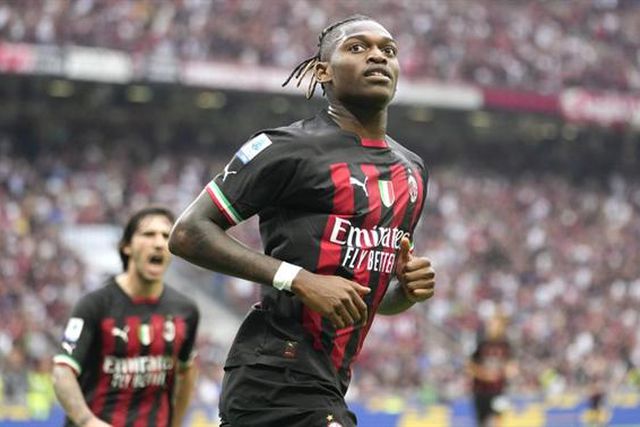 «Maldini é a minha lenda favorita do Milan»