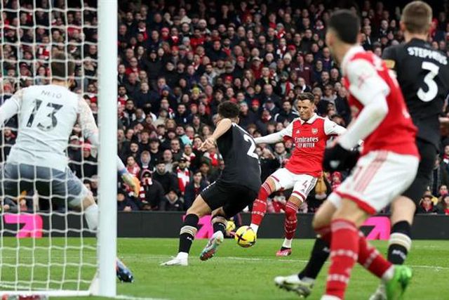 Atenção, Sporting: Arsenal consegue reviravolta épica e mantém o City à distância (veja os golos)