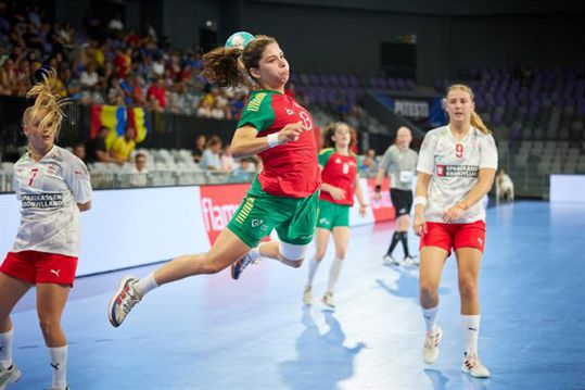 Seleção feminina de sub-19 luta pela medalha de bronze