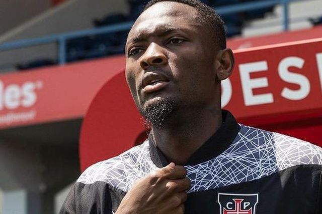 Oficial: Duplexe Tchamba até 2026