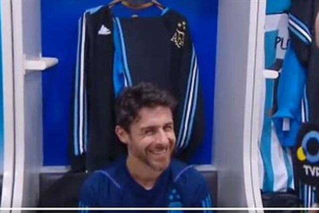 A resposta de Aimar quando lhe deram chinelos do Boca... (vídeo)