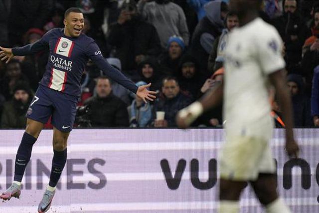 Mbappé alcança Cavani como maior marcador da história do PSG