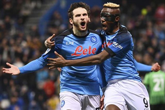 Dupla do costume brilha e Nápoles não vacila no aquecimento para a Liga dos Campeões (veja os golos)