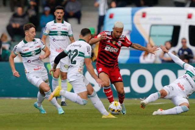 Incrível: Flamengo transferiu €340 mil para o João Gomes.. errado