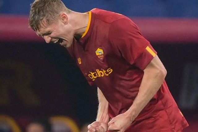 Solbakken dá vantagem à Roma (veja o golo)