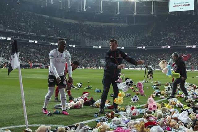 Adeptos do Besiktas pedem demissão do Governo (vídeo)