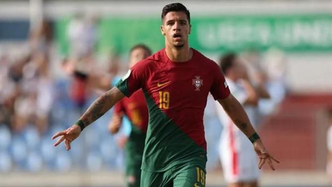 Susto não impede pleno de vitórias de Portugal: Itália também nas 'meias'