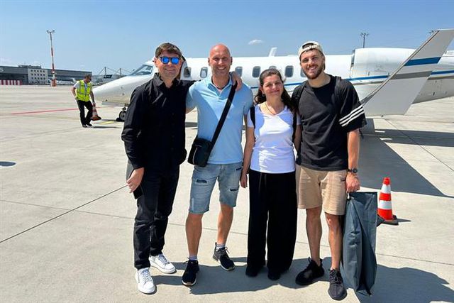 Jurásek feliz antes de embarcar para Portugal: a caminho de Tires!