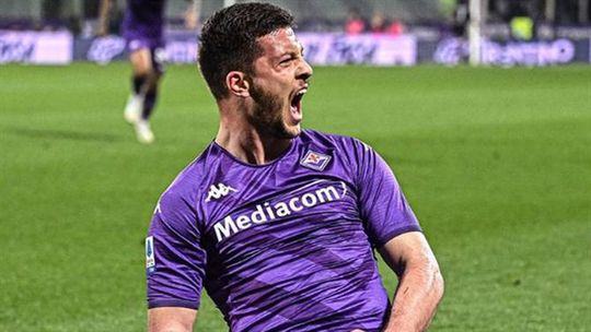 Jovic marca na vitória da Fiorentina frente ao Milan