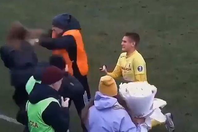 Ia pedir a namorada em casamento e acabou a discutir com o segurança (vídeo)