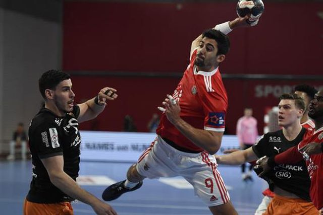 Benfica nos oitavos da Liga Europeia, Sporting vence na Hungria