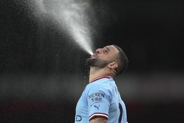 Escândalo: Kyle Walker mostra genitais num bar e arrisca prisão (vídeo)