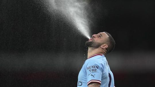 Escândalo: Kyle Walker mostra genitais num bar e arrisca prisão (vídeo)