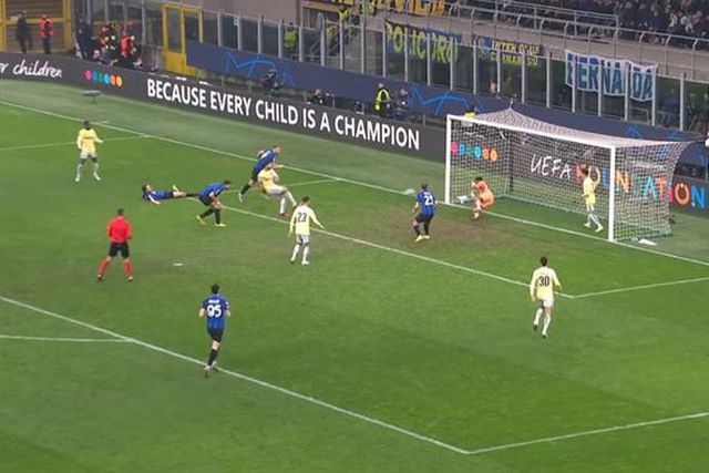 Como é possível? Onana evita o golo do FC Porto duas vezes seguidas (vídeo)