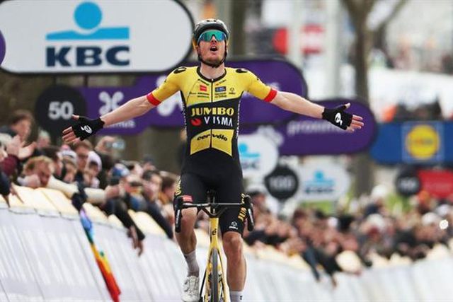 Dylan Van Baarle vencedor da Omloop Het Nieuwsblad