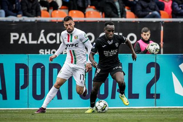 André Clóvis mantém Académico na luta com empate frente a E. Amadora  (veja o resumo)