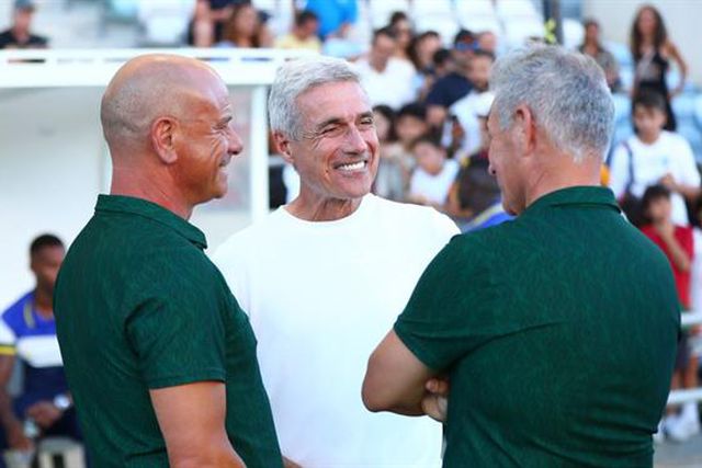 Luís Castro ‘chateado’ com notícias sobre Otávio