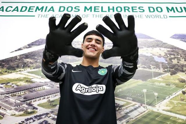 Contrato profissional para Martim Botão