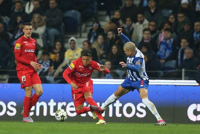 Pepe arriscou expulsão com esta entrada (vídeo)