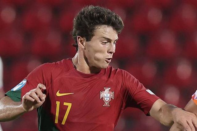 Golo de João Neves candidato a melhor do torneio