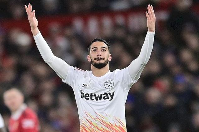 Surpresa! Golaço de Benrahma coloca West Ham a vencer em Old Trafford (vídeo)