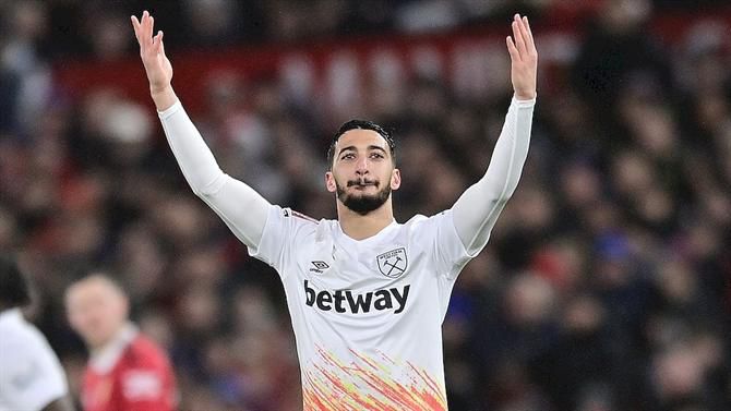 Surpresa! Golaço de Benrahma coloca West Ham a vencer em Old Trafford (vídeo)