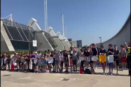 Adeptos da Juventus protestam contra a possível chegada de Lukaku