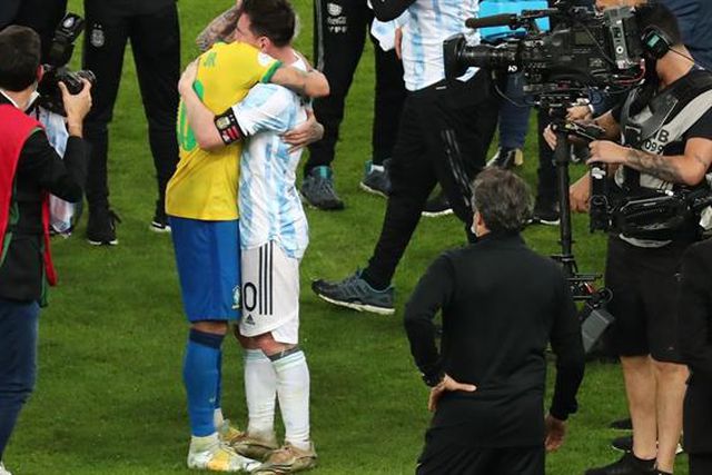 Neymar deixa mensagem a Messi: «Odeio perder, mas desfruta deste título»