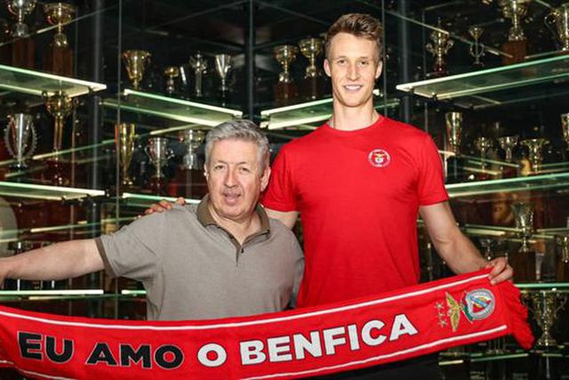 Oficial: reforço canadiano para o Benfica