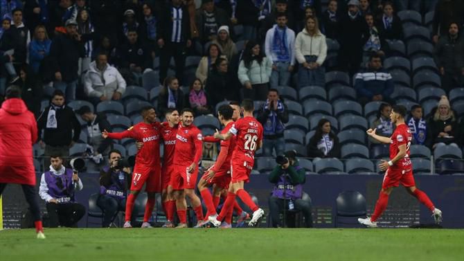 Gil Vicente vence pela primeira vez no Dragão e FC Porto atrasa-se na luta pelo título (veja o resumo)