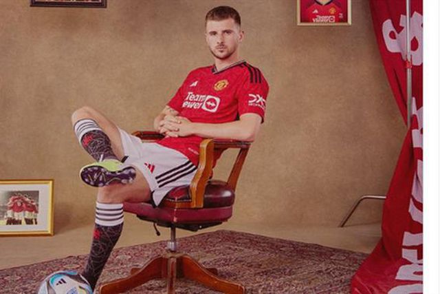 Oficial: Mason Mount assina pelos 'red devils' depois de 18 anos no Chelsea