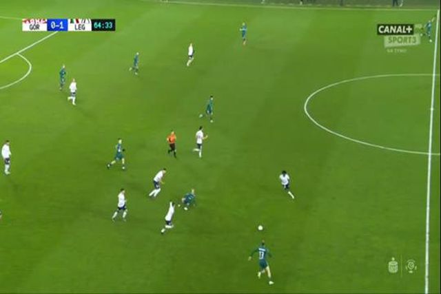 Josué expulso por simulação na vitória do Legia