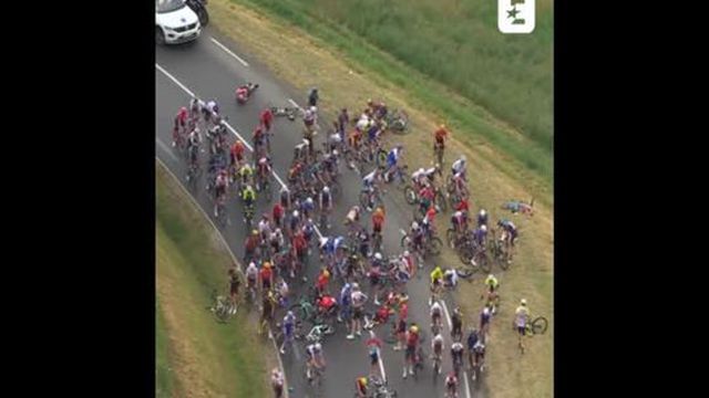 Volta à França esteve interrompida após queda que envolveu vários ciclistas